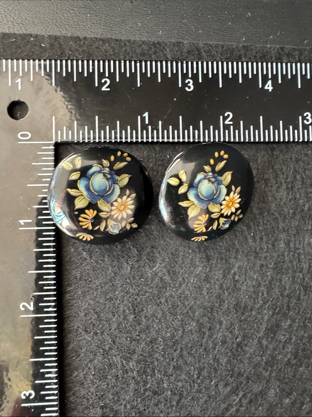 VTG Black Floral Stud Earrings - Russian FOlk Art Style Wood - Picture 3 of 3